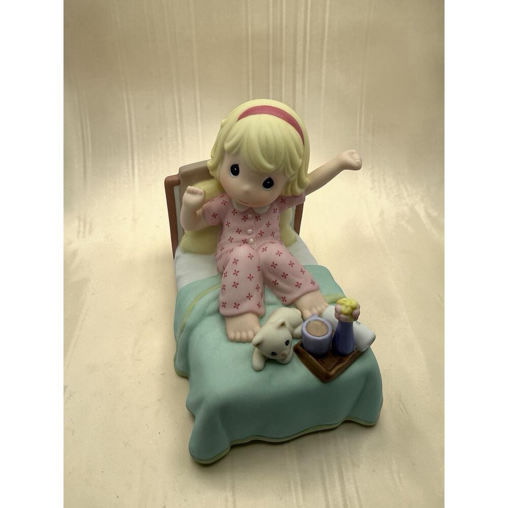 Precious Moments Sing For Joy With Each New Day 2009 Club Figurine Boxed